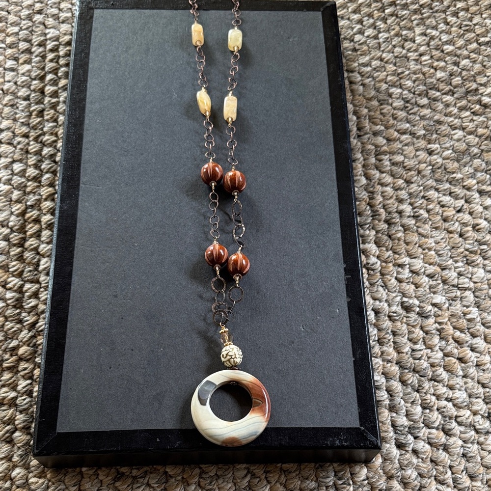 Handcrafted Brown & Cream Circle Stone Pendant Necklace like new